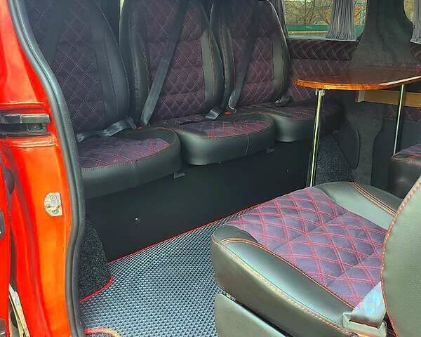 Красный Опель Виваро, объемом двигателя 1.6 л и пробегом 171 тыс. км за 17500 $, фото 5 на Automoto.ua