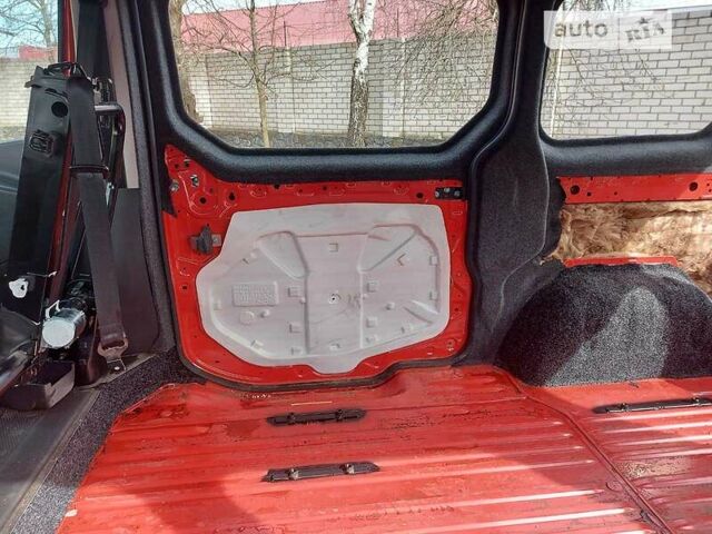 Красный Опель Виваро, объемом двигателя 1.6 л и пробегом 171 тыс. км за 17500 $, фото 19 на Automoto.ua