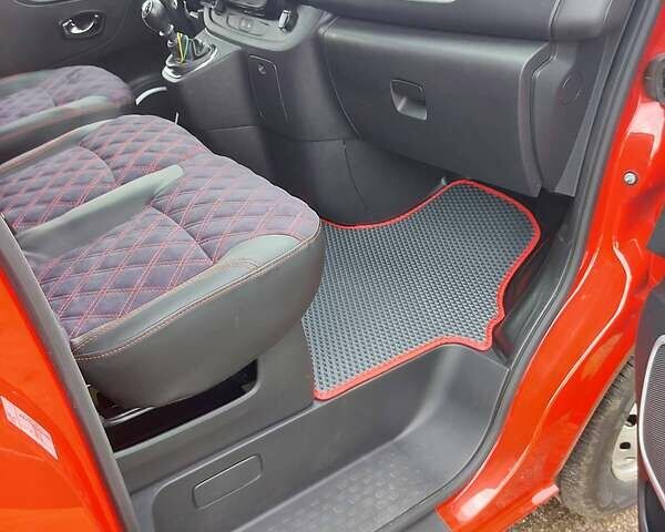 Красный Опель Виваро, объемом двигателя 1.6 л и пробегом 171 тыс. км за 17500 $, фото 13 на Automoto.ua