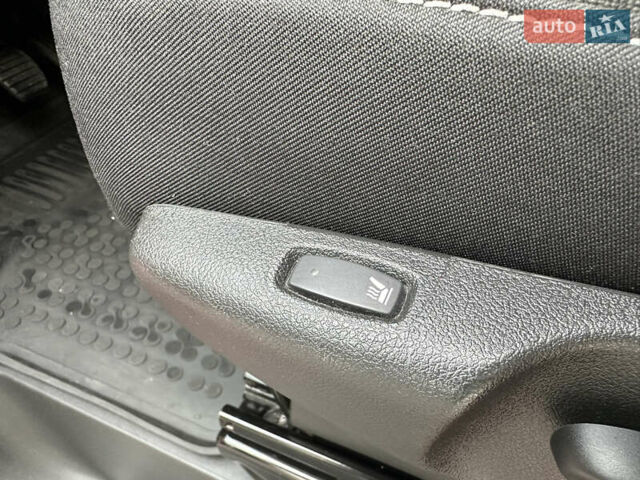 Красный Опель Виваро, объемом двигателя 1.6 л и пробегом 206 тыс. км за 12500 $, фото 59 на Automoto.ua