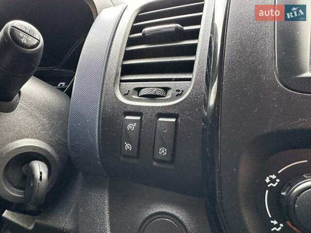 Красный Опель Виваро, объемом двигателя 1.6 л и пробегом 206 тыс. км за 12500 $, фото 49 на Automoto.ua