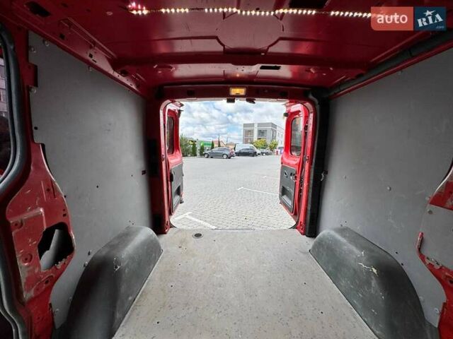 Червоний Опель Віваро, об'ємом двигуна 1.6 л та пробігом 370 тис. км за 10500 $, фото 1 на Automoto.ua