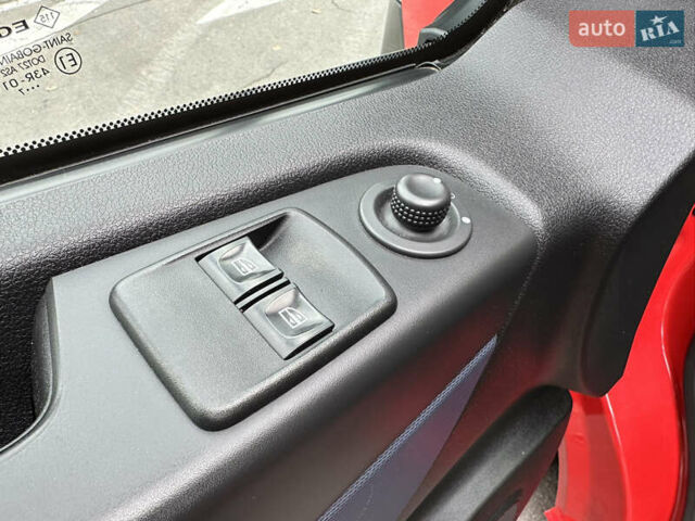 Красный Опель Виваро, объемом двигателя 1.6 л и пробегом 206 тыс. км за 12500 $, фото 54 на Automoto.ua