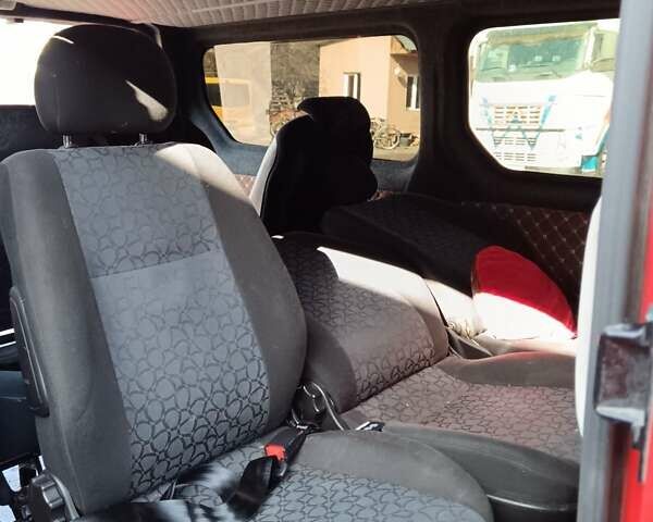 Красный Опель Виваро, объемом двигателя 1.6 л и пробегом 280 тыс. км за 14500 $, фото 2 на Automoto.ua