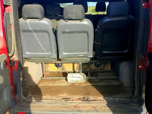 Червоний Опель Віваро, об'ємом двигуна 1.9 л та пробігом 250 тис. км за 5800 $, фото 5 на Automoto.ua
