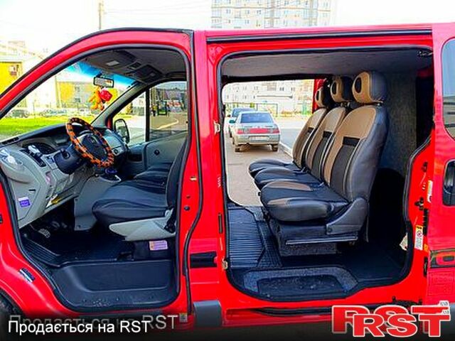 Опель Виваро 2002 в Подольск (Котовск) на Automoto.ua Красный Опель Виваро, объемом двигателя 1.9 л и пробегом 288 тыс. км за 6400 $, фото 2 на Automoto.ua