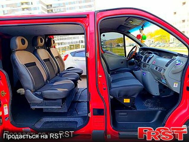 Опель Виваро 2002 в Подольск (Котовск) на Automoto.ua Красный Опель Виваро, объемом двигателя 1.9 л и пробегом 288 тыс. км за 6400 $, фото 4 на Automoto.ua