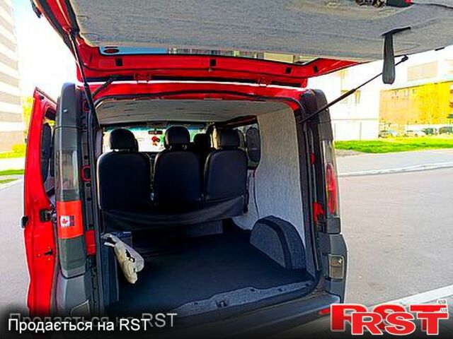 Опель Виваро 2002 в Подольск (Котовск) на Automoto.ua Красный Опель Виваро, объемом двигателя 1.9 л и пробегом 288 тыс. км за 6400 $, фото 5 на Automoto.ua