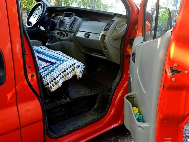 Красный Опель Виваро, объемом двигателя 1.9 л и пробегом 400 тыс. км за 5999 $, фото 9 на Automoto.ua