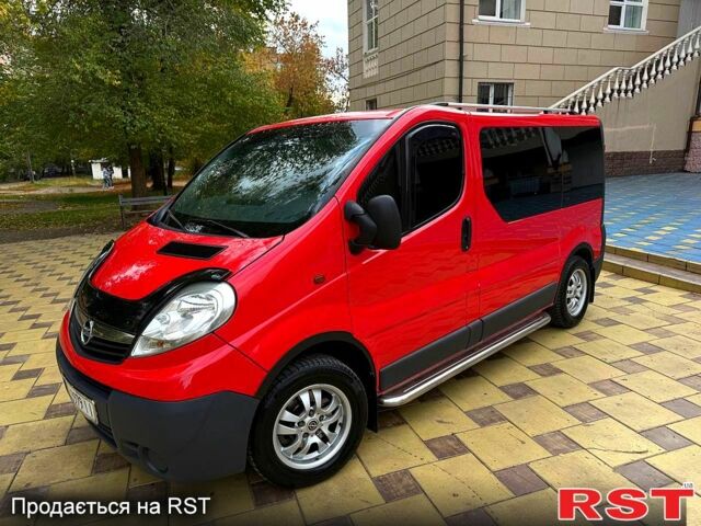 Червоний Опель Віваро, об'ємом двигуна 2 л та пробігом 320 тис. км за 8500 $, фото 1 на Automoto.ua