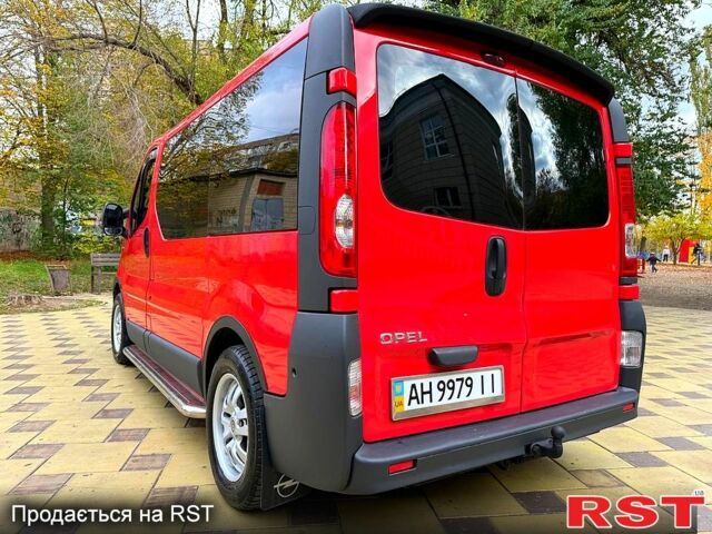 Червоний Опель Віваро, об'ємом двигуна 2 л та пробігом 320 тис. км за 8500 $, фото 2 на Automoto.ua