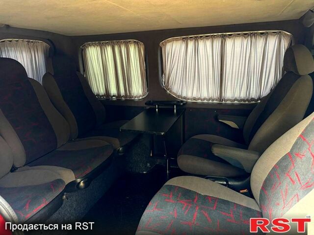Червоний Опель Віваро, об'ємом двигуна 2 л та пробігом 320 тис. км за 8500 $, фото 10 на Automoto.ua