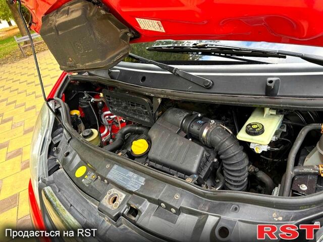 Червоний Опель Віваро, об'ємом двигуна 2 л та пробігом 320 тис. км за 8500 $, фото 3 на Automoto.ua