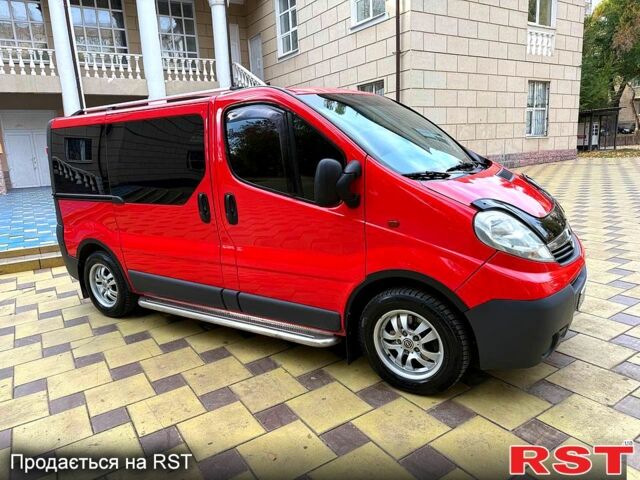 Червоний Опель Віваро, об'ємом двигуна 2 л та пробігом 320 тис. км за 8500 $, фото 12 на Automoto.ua