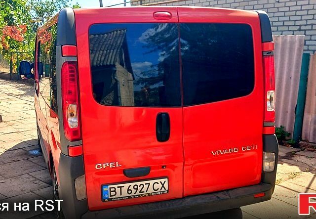 Красный Опель Виваро, объемом двигателя 2 л и пробегом 316 тыс. км за 9000 $, фото 9 на Automoto.ua