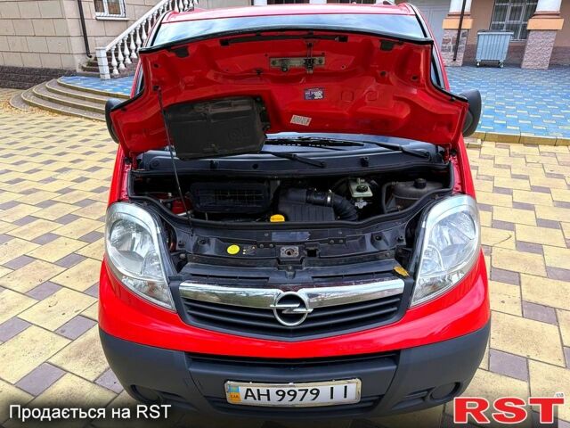 Червоний Опель Віваро, об'ємом двигуна 2 л та пробігом 320 тис. км за 8500 $, фото 4 на Automoto.ua