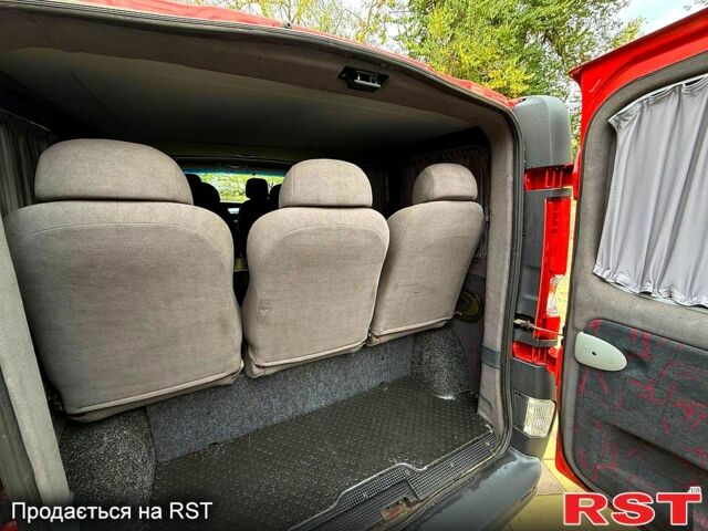 Червоний Опель Віваро, об'ємом двигуна 2 л та пробігом 320 тис. км за 8500 $, фото 9 на Automoto.ua