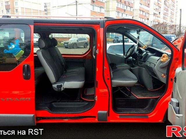 Красный Опель Виваро, объемом двигателя 2 л и пробегом 346 тыс. км за 12500 $, фото 4 на Automoto.ua