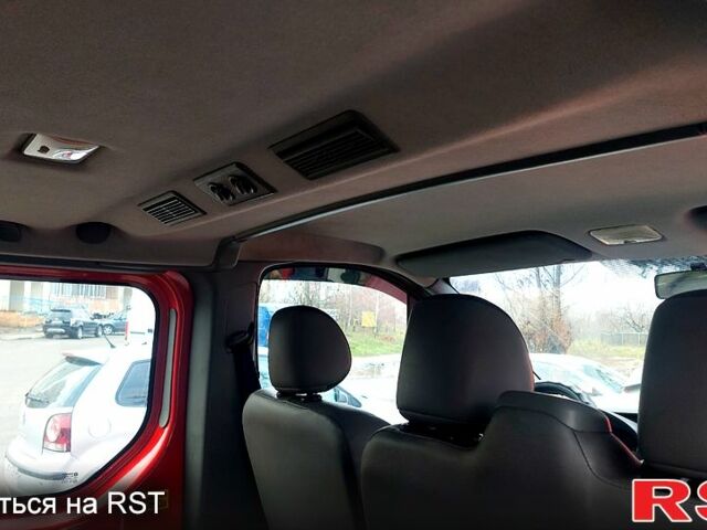 Красный Опель Виваро, объемом двигателя 2 л и пробегом 346 тыс. км за 12500 $, фото 6 на Automoto.ua