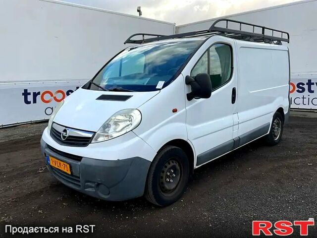 Опель Виваро, объемом двигателя 2.5 л и пробегом 298 тыс. км за 4320 $, фото 1 на Automoto.ua