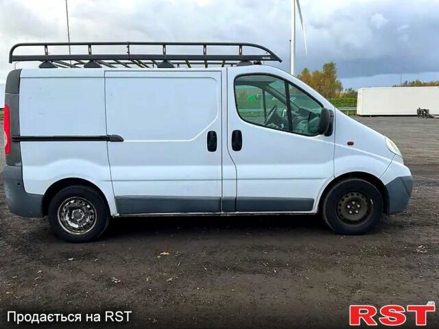 Опель Виваро, объемом двигателя 2.5 л и пробегом 298 тыс. км за 4320 $, фото 2 на Automoto.ua