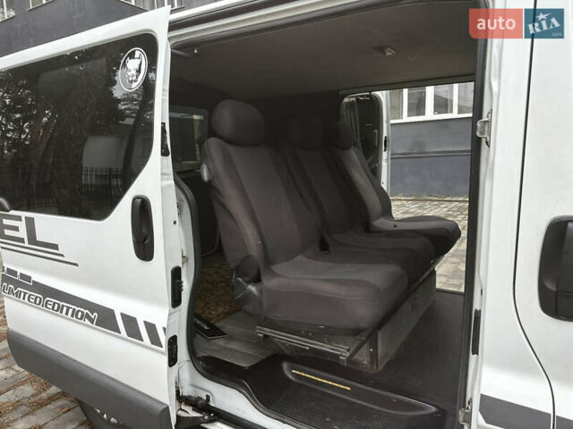 Опель Виваро, объемом двигателя 2.5 л и пробегом 270 тыс. км за 6500 $, фото 3 на Automoto.ua