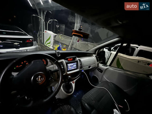 Опель Виваро, объемом двигателя 2.5 л и пробегом 360 тыс. км за 8100 $, фото 13 на Automoto.ua