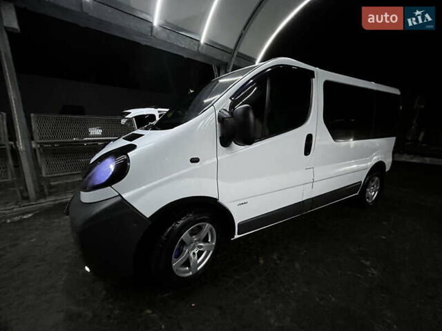Опель Виваро, объемом двигателя 2.5 л и пробегом 360 тыс. км за 8100 $, фото 4 на Automoto.ua
