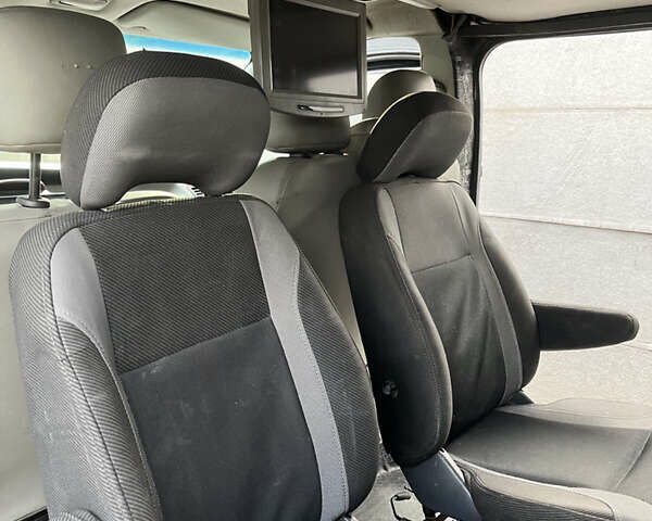 Опель Виваро, объемом двигателя 2.5 л и пробегом 290 тыс. км за 9100 $, фото 7 на Automoto.ua
