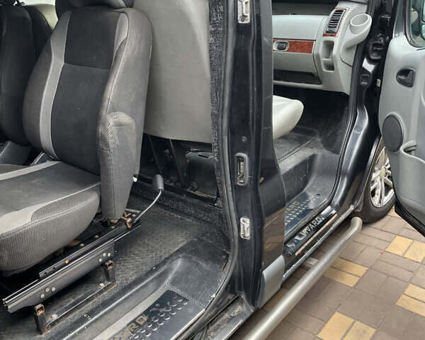 Опель Виваро, объемом двигателя 2.5 л и пробегом 290 тыс. км за 9100 $, фото 3 на Automoto.ua