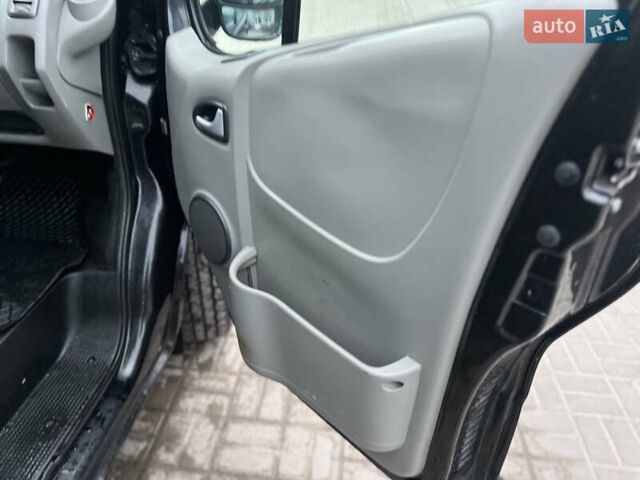 Опель Виваро, объемом двигателя 2.5 л и пробегом 450 тыс. км за 7999 $, фото 10 на Automoto.ua