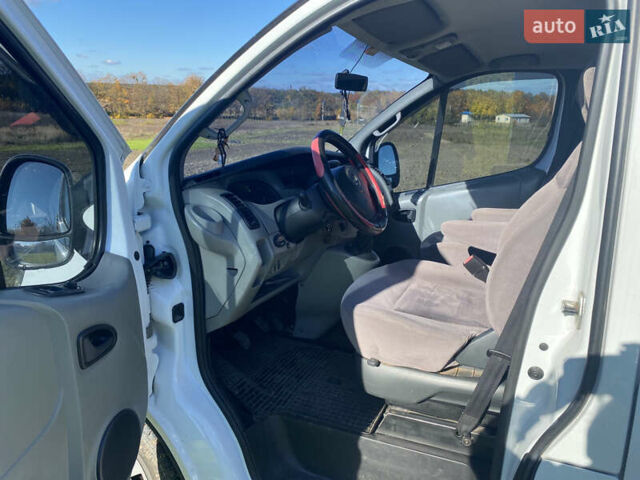 Опель Виваро, объемом двигателя 2.5 л и пробегом 236 тыс. км за 8500 $, фото 11 на Automoto.ua