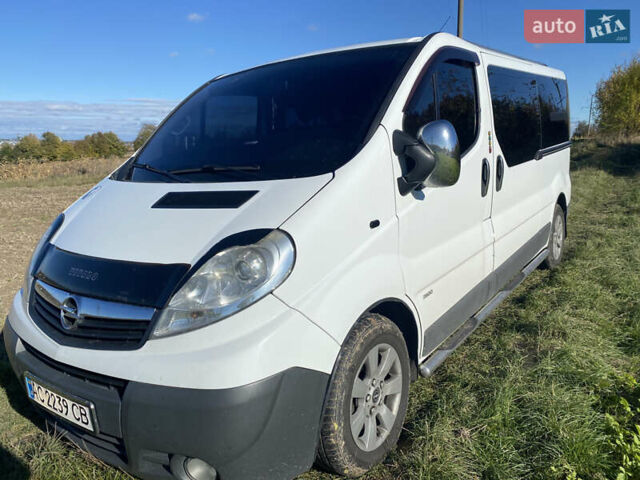 Опель Виваро, объемом двигателя 2.5 л и пробегом 236 тыс. км за 8500 $, фото 1 на Automoto.ua