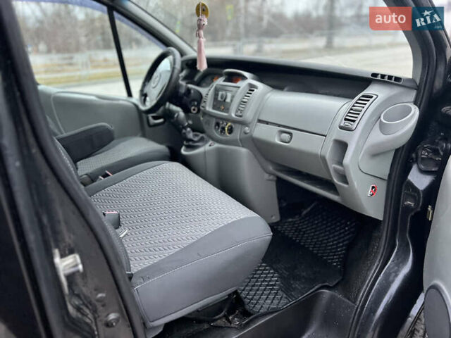 Опель Виваро, объемом двигателя 2.5 л и пробегом 450 тыс. км за 7999 $, фото 9 на Automoto.ua
