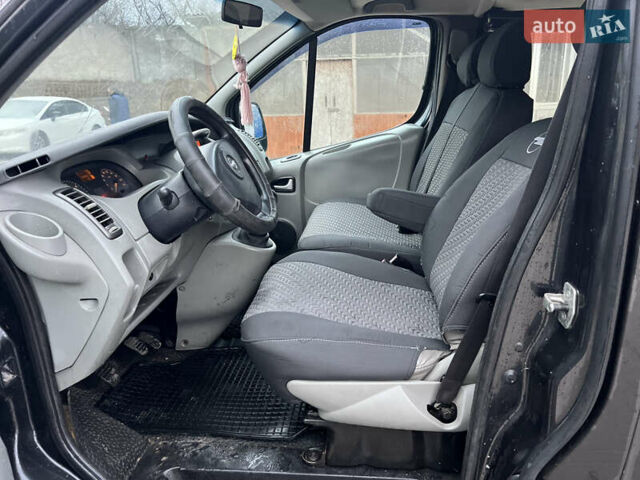 Опель Виваро, объемом двигателя 2.5 л и пробегом 450 тыс. км за 7999 $, фото 7 на Automoto.ua