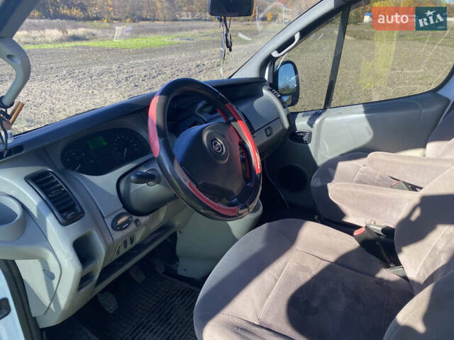 Опель Виваро, объемом двигателя 2.5 л и пробегом 236 тыс. км за 8500 $, фото 10 на Automoto.ua