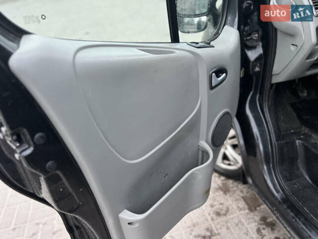 Опель Виваро, объемом двигателя 2.5 л и пробегом 450 тыс. км за 7999 $, фото 8 на Automoto.ua