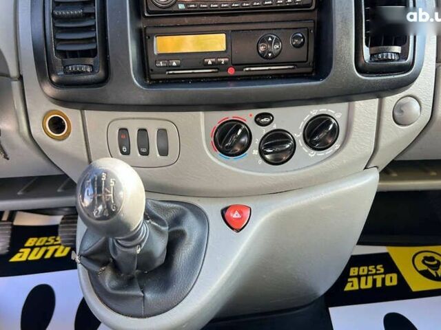 Опель Виваро, объемом двигателя 2.5 л и пробегом 263 тыс. км за 12800 $, фото 11 на Automoto.ua