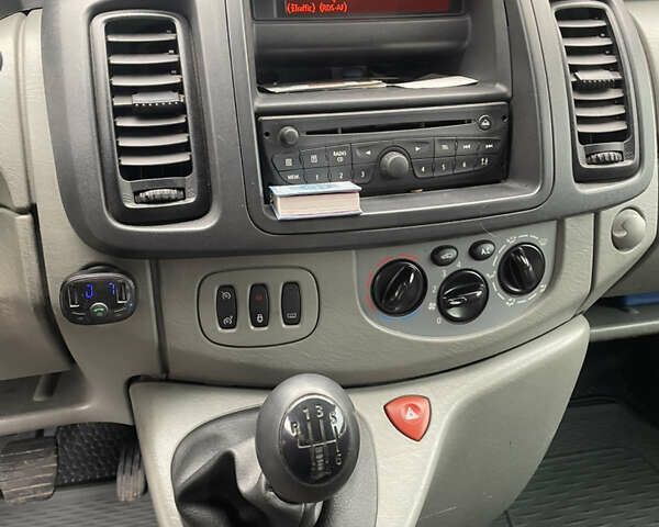 Опель Виваро, объемом двигателя 2.5 л и пробегом 284 тыс. км за 10900 $, фото 8 на Automoto.ua