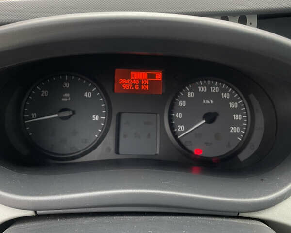 Опель Виваро, объемом двигателя 2.5 л и пробегом 284 тыс. км за 10900 $, фото 9 на Automoto.ua