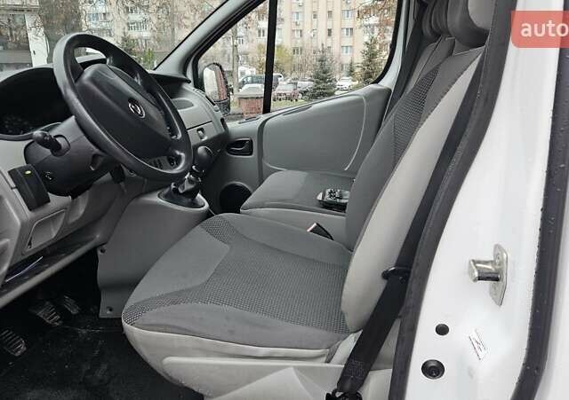 Опель Віваро, об'ємом двигуна 2 л та пробігом 207 тис. км за 14700 $, фото 12 на Automoto.ua