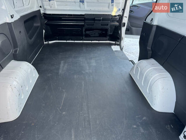 Опель Виваро, объемом двигателя 1.6 л и пробегом 250 тыс. км за 11600 $, фото 22 на Automoto.ua