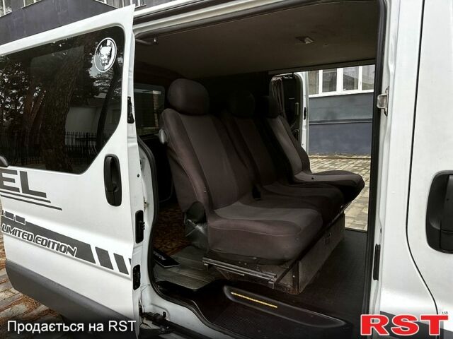 Опель Виваро, объемом двигателя 2.5 л и пробегом 300 тыс. км за 6500 $, фото 6 на Automoto.ua