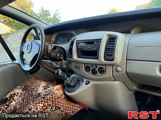 Опель Виваро, объемом двигателя 1.9 л и пробегом 350 тыс. км за 5900 $, фото 2 на Automoto.ua