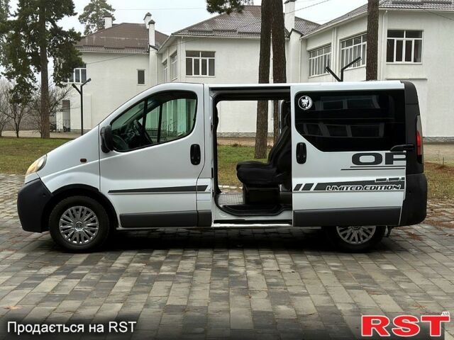 Опель Виваро, объемом двигателя 2.5 л и пробегом 300 тыс. км за 6500 $, фото 2 на Automoto.ua