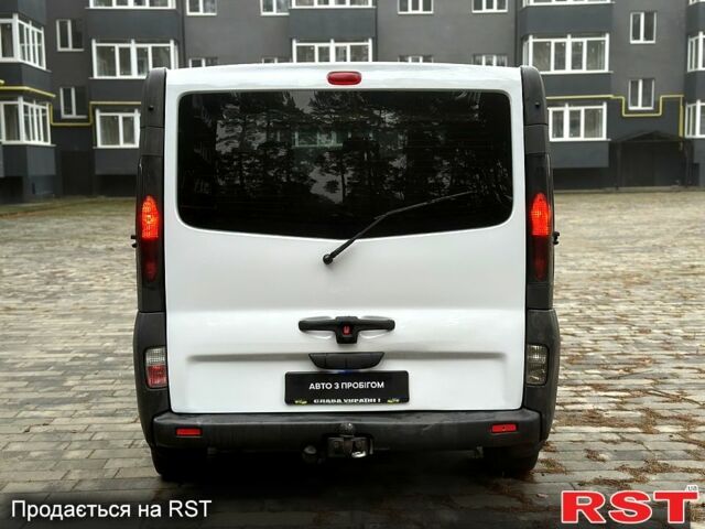 Опель Виваро, объемом двигателя 2.5 л и пробегом 300 тыс. км за 6500 $, фото 4 на Automoto.ua