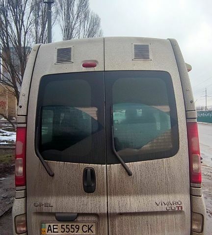 Опель Виваро, объемом двигателя 2 л и пробегом 300 тыс. км за 9600 $, фото 4 на Automoto.ua