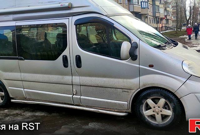 Опель Виваро, объемом двигателя 2 л и пробегом 300 тыс. км за 9600 $, фото 3 на Automoto.ua