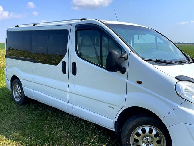 Опель Виваро, объемом двигателя 2.5 л и пробегом 235 тыс. км за 11500 $, фото 1 на Automoto.ua