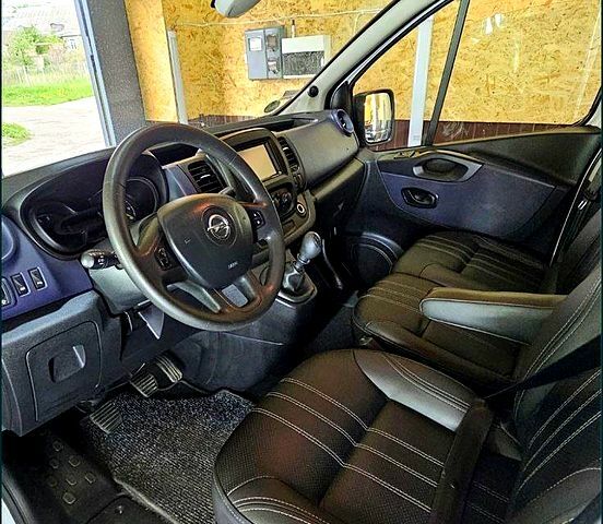 Опель Виваро, объемом двигателя 1.6 л и пробегом 235 тыс. км за 14000 $, фото 2 на Automoto.ua